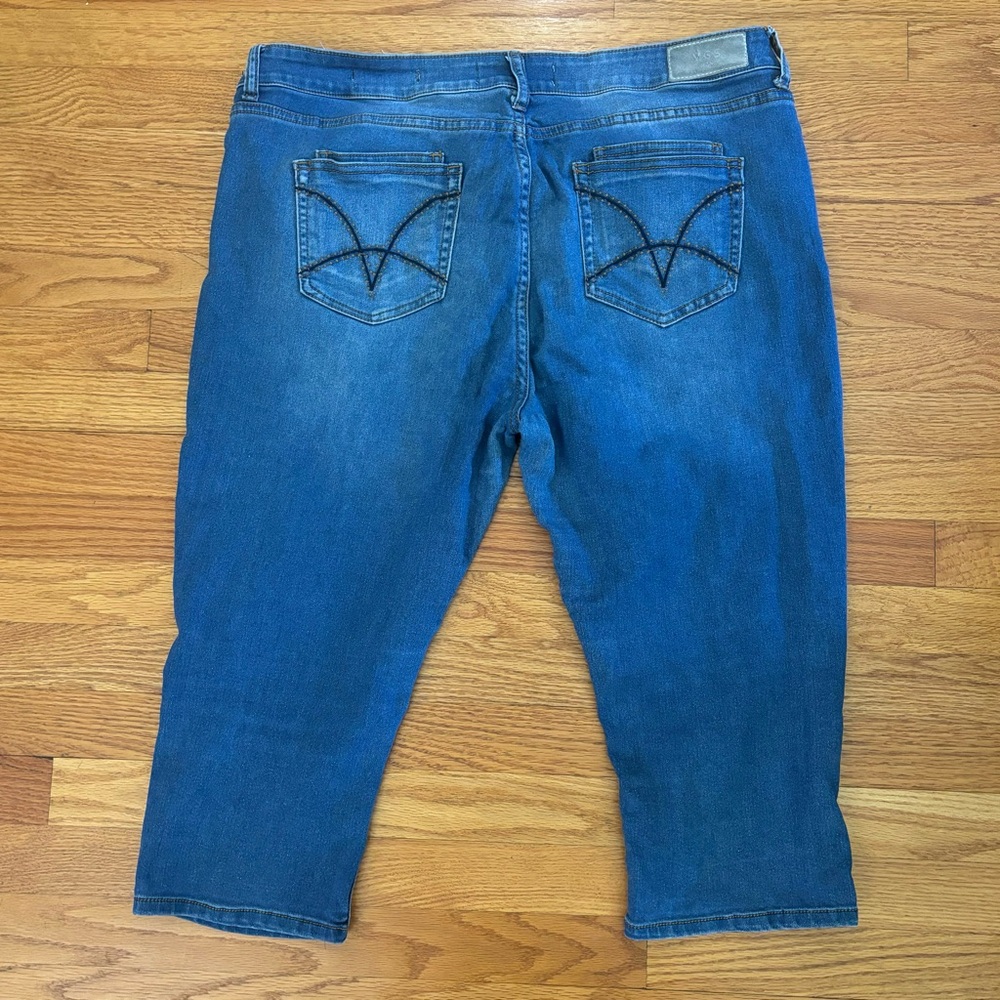 VGS Jeans Women’s 16 Blue Demin Capris Distressed Medium Wash Pant Casualwear - Picture 5 of 8